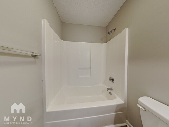 Building Photo - 832 St Andrews Pl