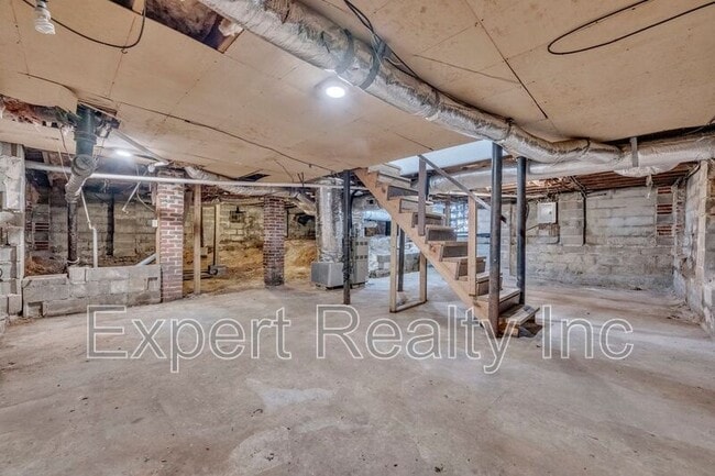 Building Photo - 4807 Terrace M