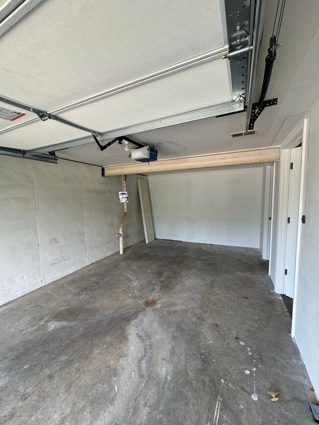 Building Photo - Coming Soon: Updated 3 Bedroom Duplex with...