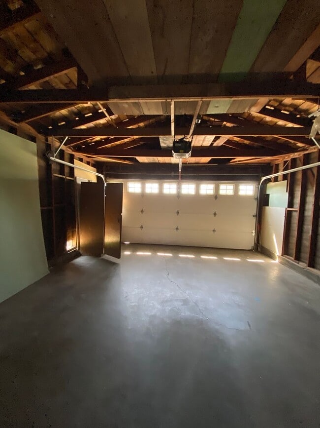 Building Photo - Updated Single Story Home Located in Orcut...