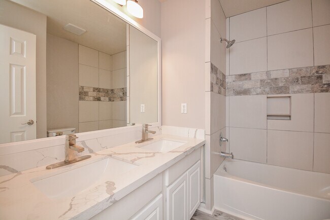 Building Photo - 4006 Dell Ln