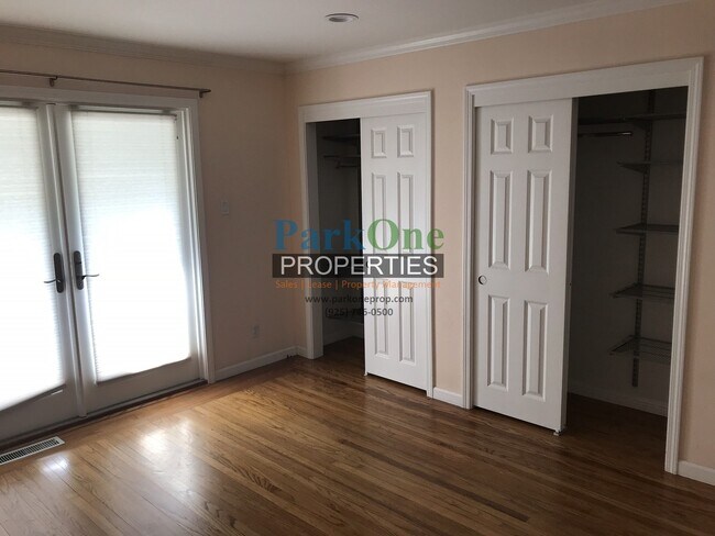 Building Photo - Gorgeous Cul De Sac home in Orinda