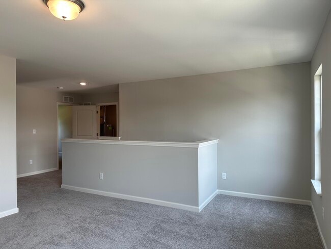 Building Photo - 129 Kirkstall Wy