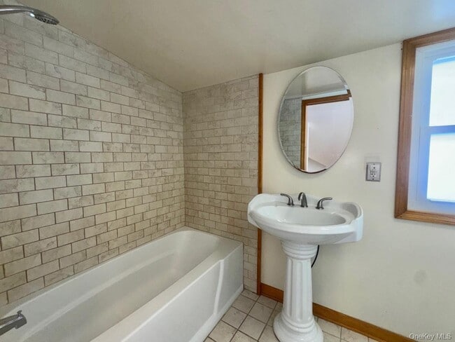 Building Photo - 16 Lake Ave