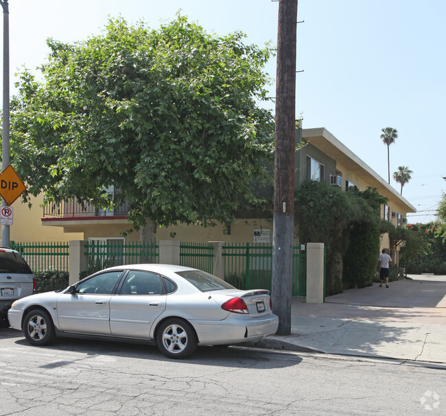 Building Photo - 14716 Delano St