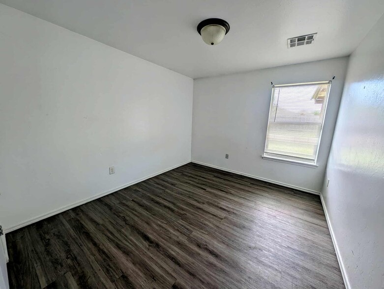 Building Photo - 7909 Chumley Ln
