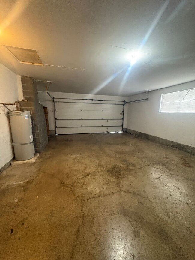 Building Photo - 3 Bedroom, 2 Bathroom House in Bethel-Dane...