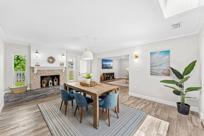 Building Photo - 1109 Seminole Dr