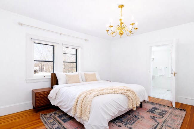 Building Photo - 671 Prospect St