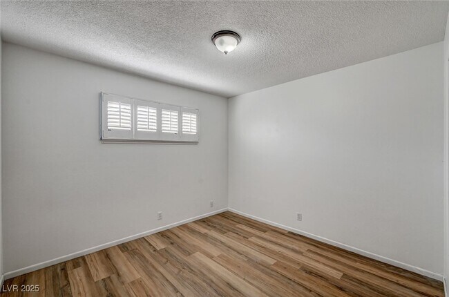 Building Photo - 1516 Inverness Ave