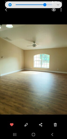 Building Photo - 5526 Lavender Ave