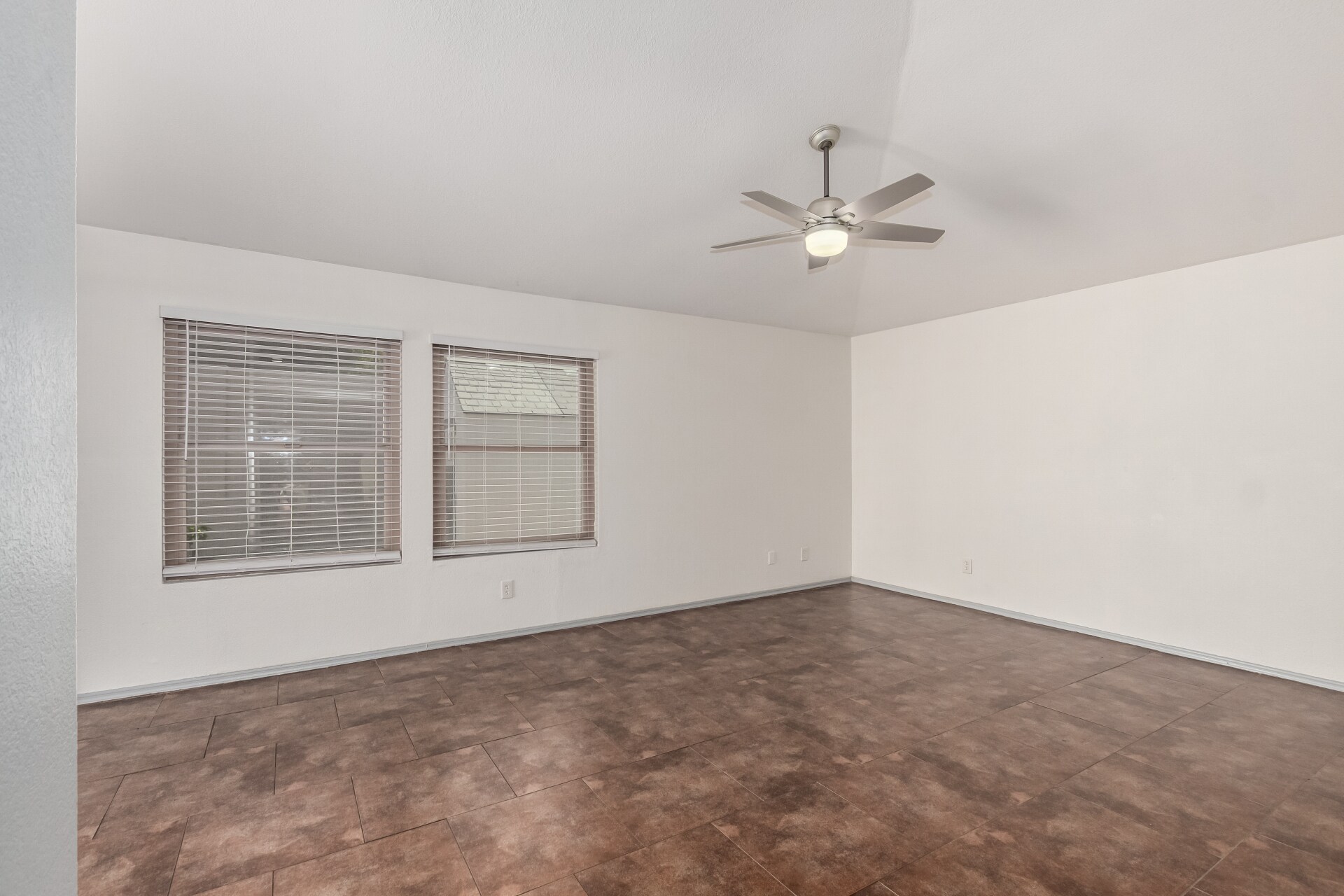 Building Photo - 3981 E South Fork Dr