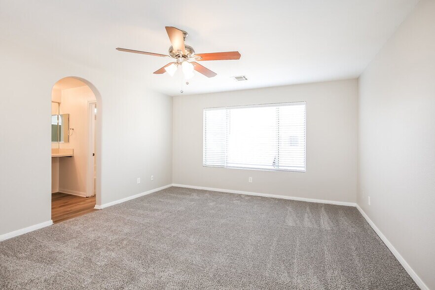 Building Photo - 5309 Las Cruces Heights St