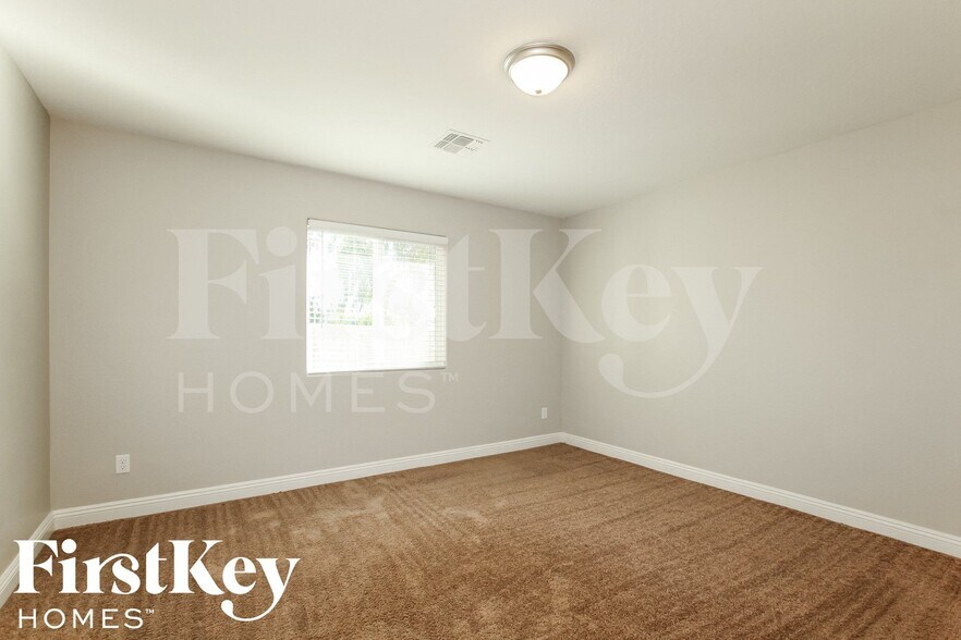 Building Photo - 4243 W Bluefield Ave