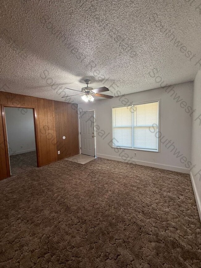 Building Photo - Cute 2 bedroom 1 bath