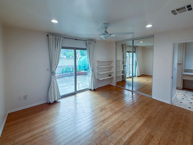 Building Photo - Welcome to your ideal rental in West Redla...