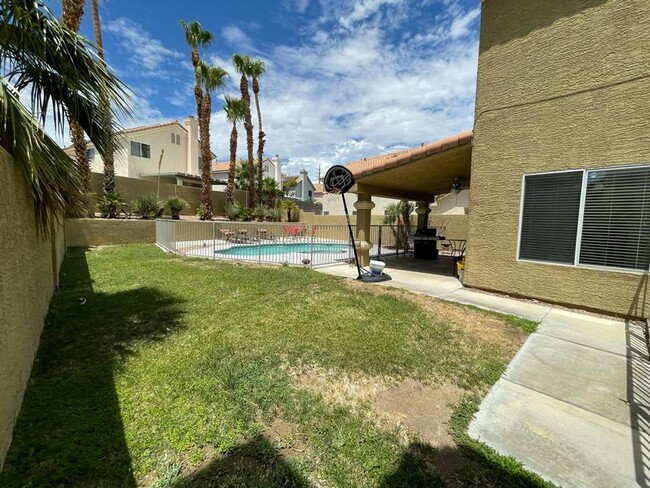 Building Photo - Amazing Peccole Ranch Home 4 beds & Pool