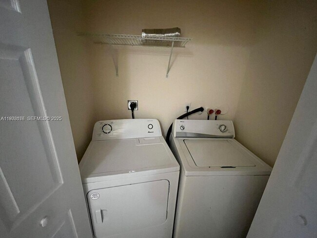 Building Photo - 10908 SW 240 Ln