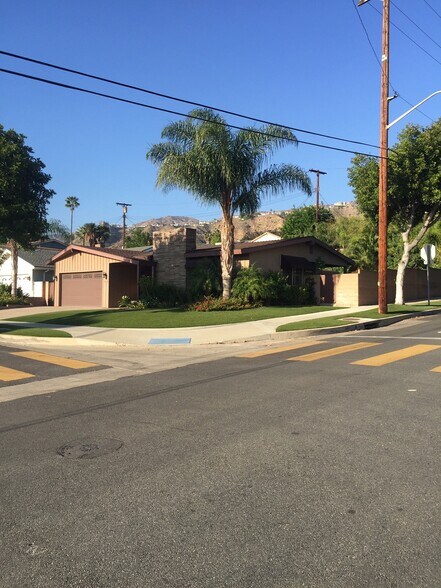 Building Photo - 2000 Karen St