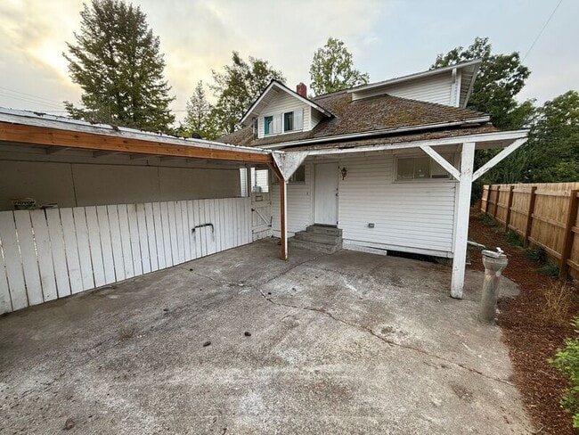 Building Photo - 2350 Marion St SE