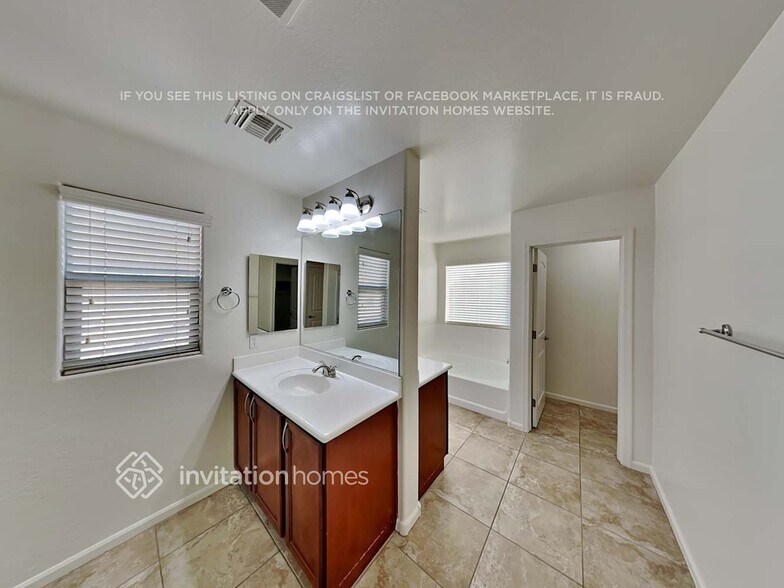 Building Photo - 3369 E Liberty Ln