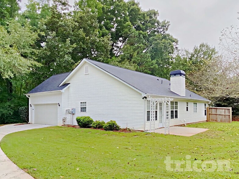 Building Photo - 35 Crooked Creek Dr