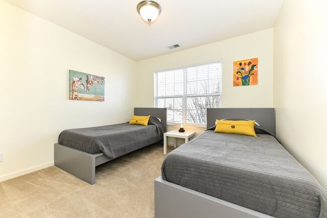 Building Photo - Updated 3 Bedroom Townhome in McAlister's Place