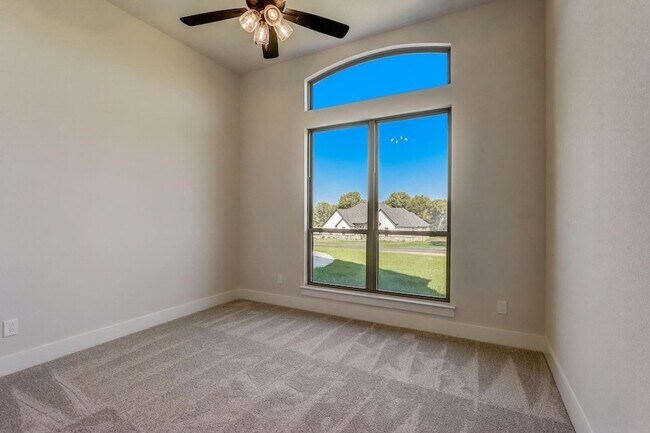 Building Photo - 1007 Meadow Wood Ter