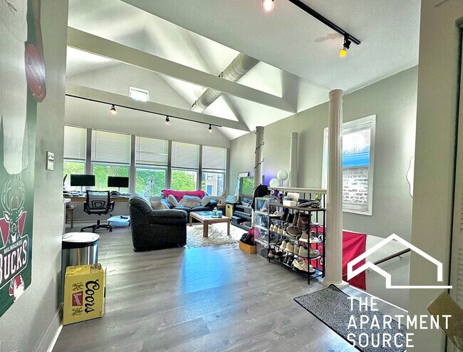 Primary Photo - 1237 W Ohio St