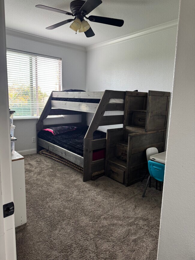 Building Photo - 9521 Shadowrock Way