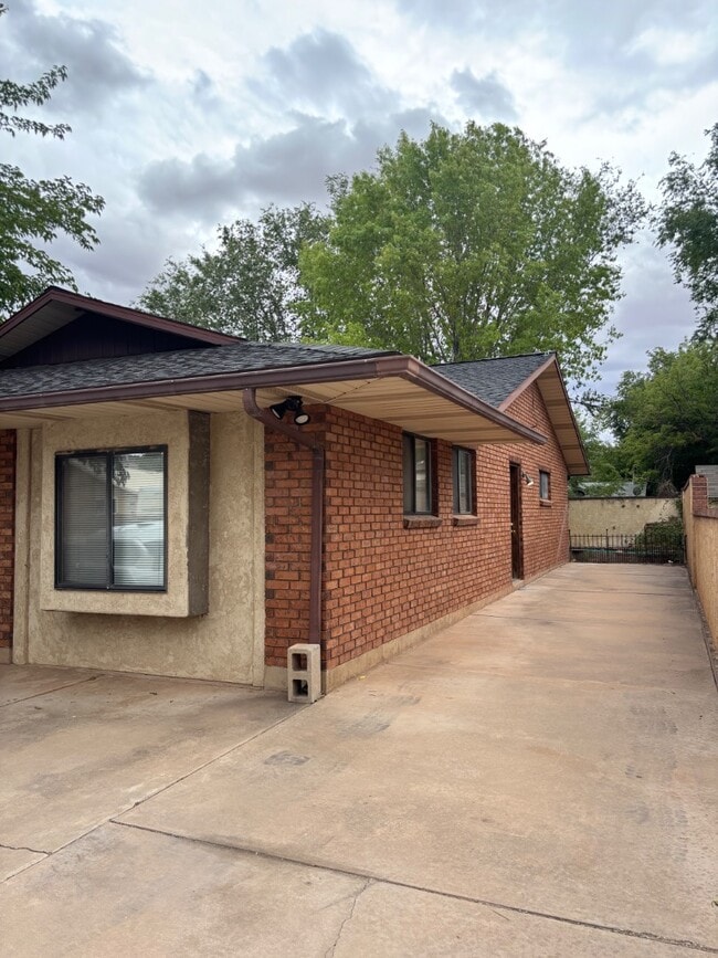 Building Photo - 34 E 350 N