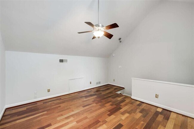 Building Photo - 654 Cleburne Terrace NE