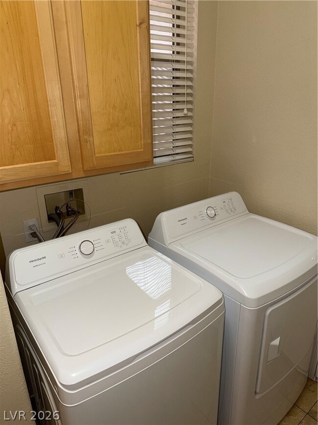 Building Photo - 572 Fox Links St