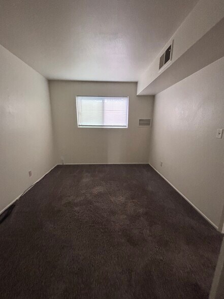 Building Photo - 139 W Lassen Ave