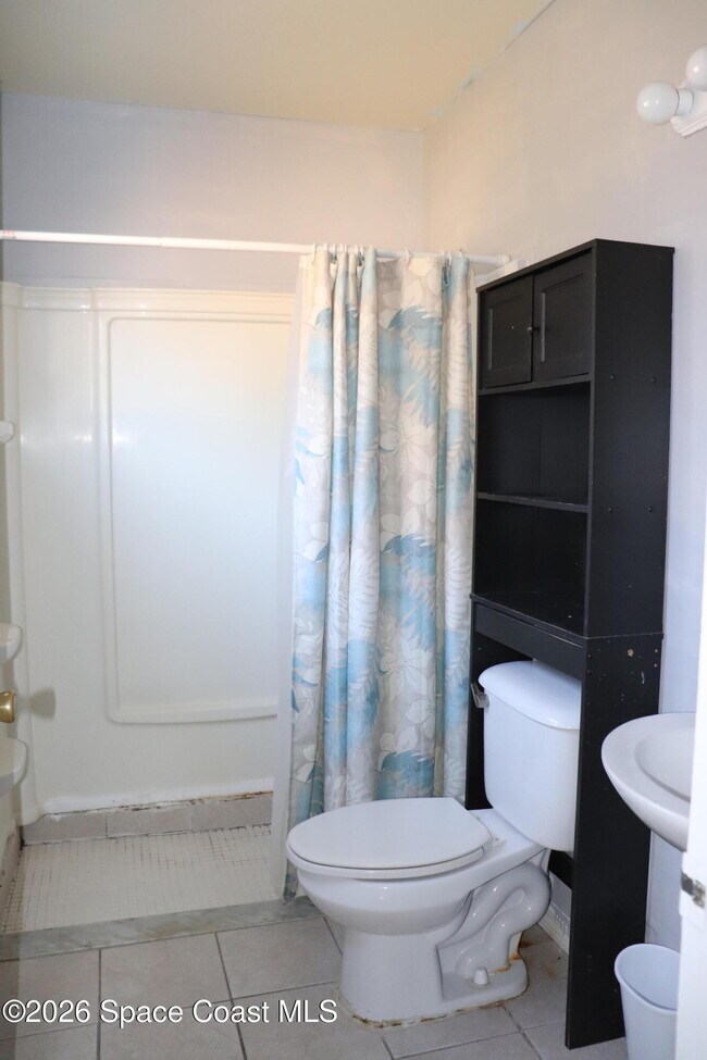 Building Photo - 1204 Linmoor Cir NE