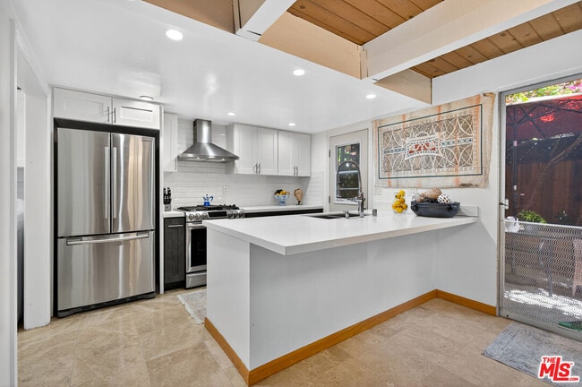 Building Photo - 6537 Green Valley Cir