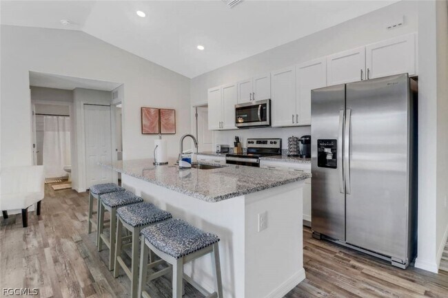 Building Photo - 1210 NE 19th Pl