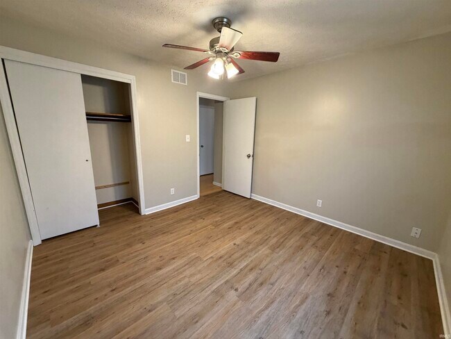 Building Photo - 800 Greenfield Rd