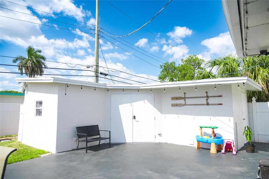 Building Photo - 6240 NW 15th St