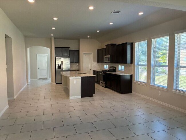 Building Photo - !! MOVE IN SPECIAL: Get 50% OFF!! 4BR/3BA House • In-Unit W/D • Attached Garage  • Backyard in Sa...