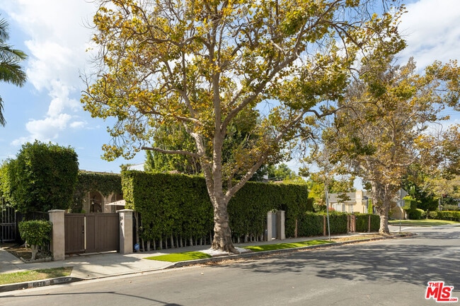 Building Photo - 6680 Drexel Ave