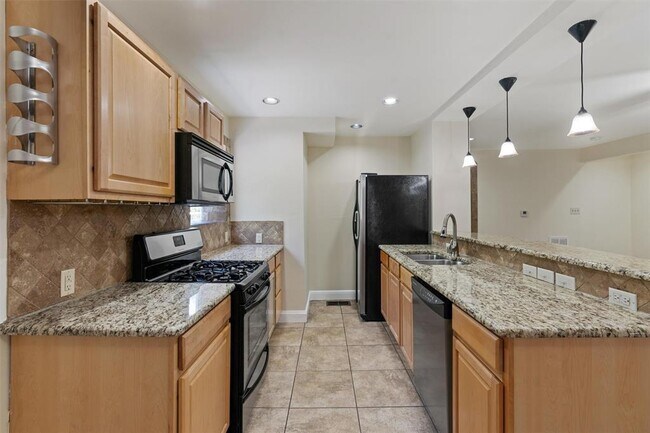 Building Photo - 914 E 32nd St