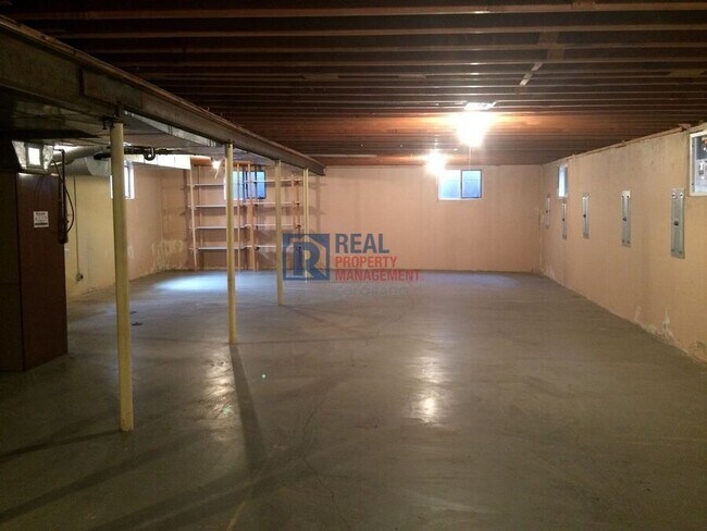 Building Photo - 2416 S Jasmine St