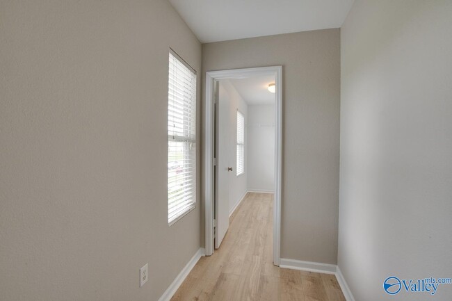 Building Photo - 102 Whitestone Dr NE