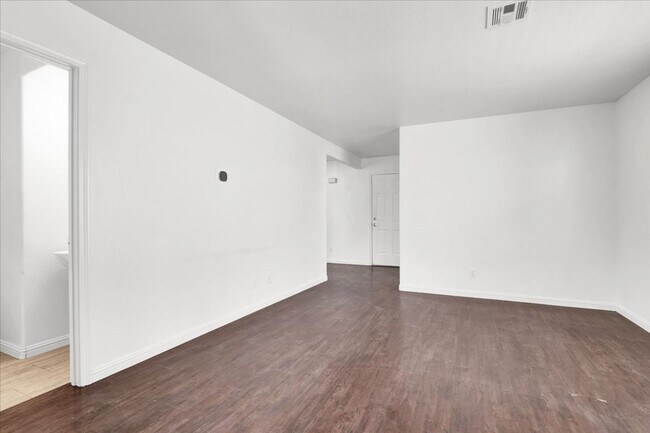 Building Photo - 8217 Beekman St