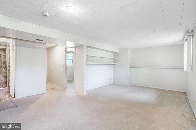 Building Photo - 1803 E Beech Rd