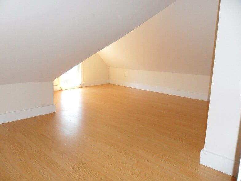 Bed 3 - 337 Brown St