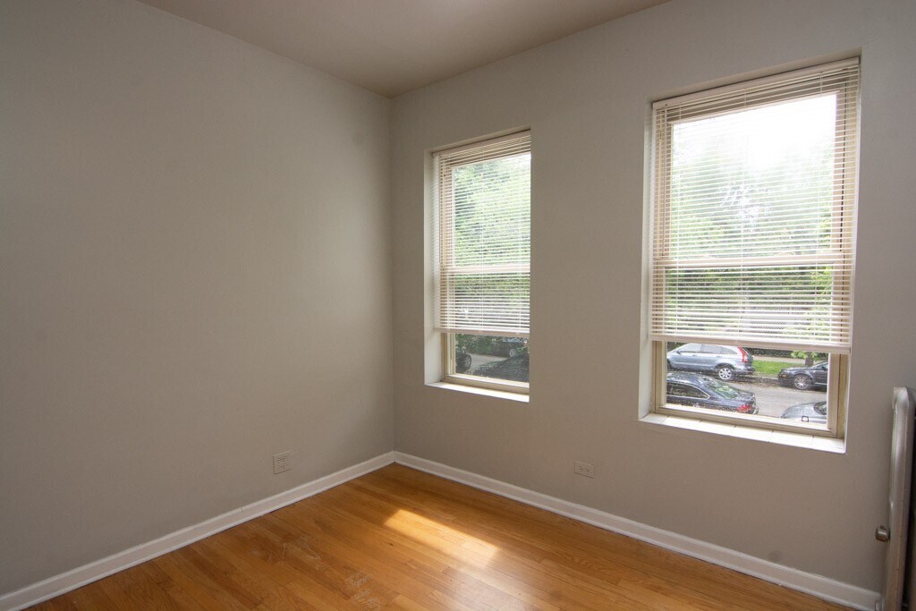 Building Photo - 4220 N Paulina St