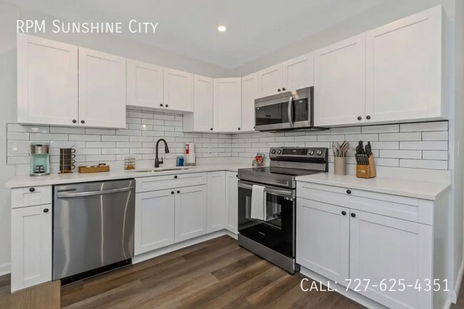 Building Photo - 1500 Clearwater Largo Rd