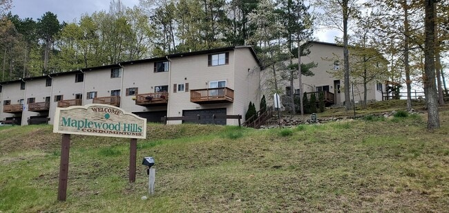 Building Photo - Maplewood Hills 2 Bedroom End Unit Townhome